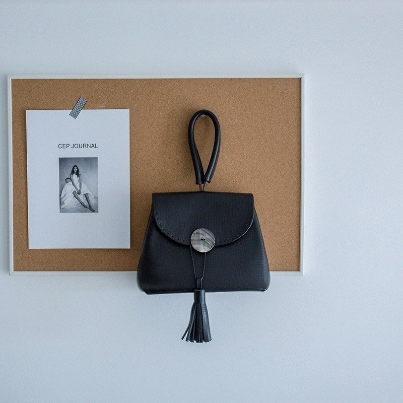 West black and white three-color gray black [ancient Liang Fan & Gigi X] Tata cooperation shall Dongji Island optional leather handbag shell buckle small square package original design minimalist wild hand carry handbags full of the sincerity of the We - Clutch Bags - Genuine Leather Black