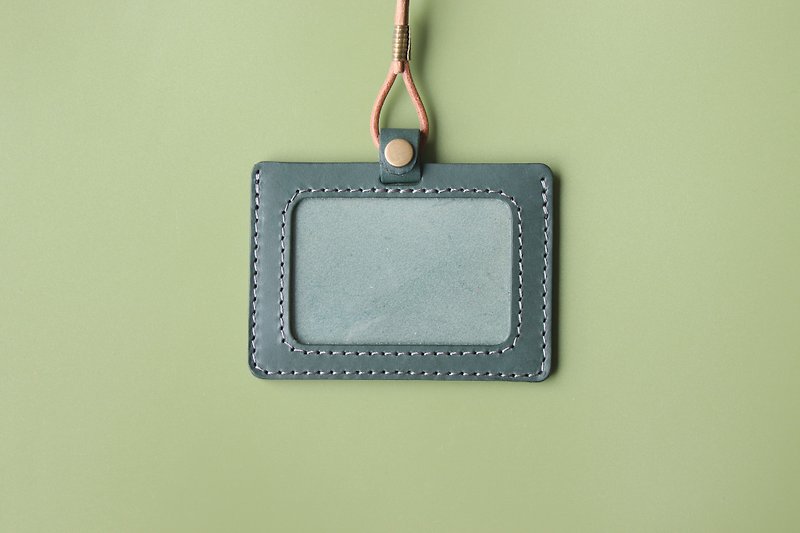 [Integrated into the new product page] gray-green horizontal | double-layer vegetable tanned leather identification card holder | GOGORO card holder - ที่ใส่บัตรคล้องคอ - หนังแท้ สีเขียว