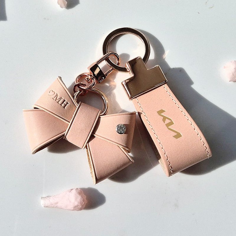 Elegant Cubic Ribbon Keyring with Personalized Engraved Leather Strap - 鑰匙圈/鑰匙包 - 真皮 粉紅色