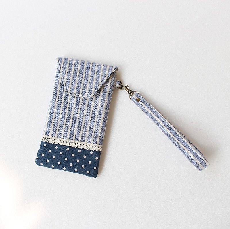 Blue stitching lace stripe phone bag / mobile phone bag - เคส/ซองมือถือ - ผ้าฝ้าย/ผ้าลินิน 