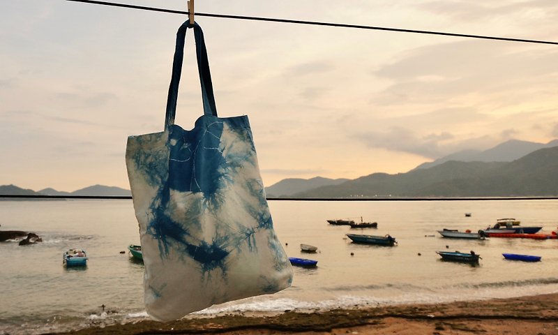 【There is kind of Lantau‧ Blue Dyeing Workshop】Bag - The Form of Water