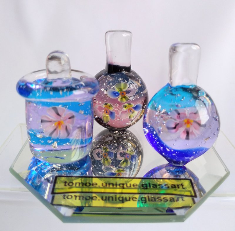 Follows in laboratory glassware - Items for Display - Glass Multicolor