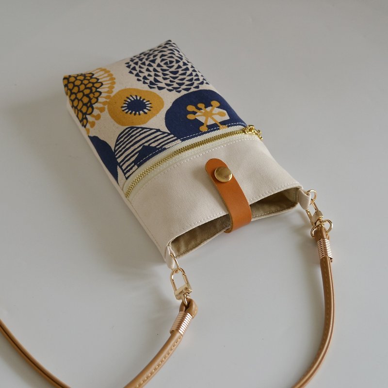 Diagonal cell phone bag/ side back cell phone bag/ light carry bag/ yellow daisy - Messenger Bags & Sling Bags - Cotton & Hemp 