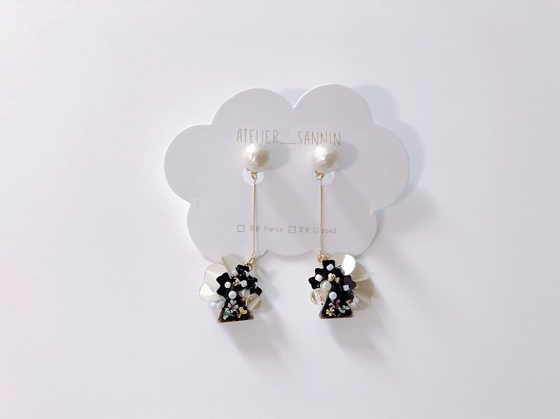 Night Forest Series - Gemstone Bouquet Handmade Embossed Draped Two Ears/Ear clips - ต่างหู - วัสดุอื่นๆ สีดำ