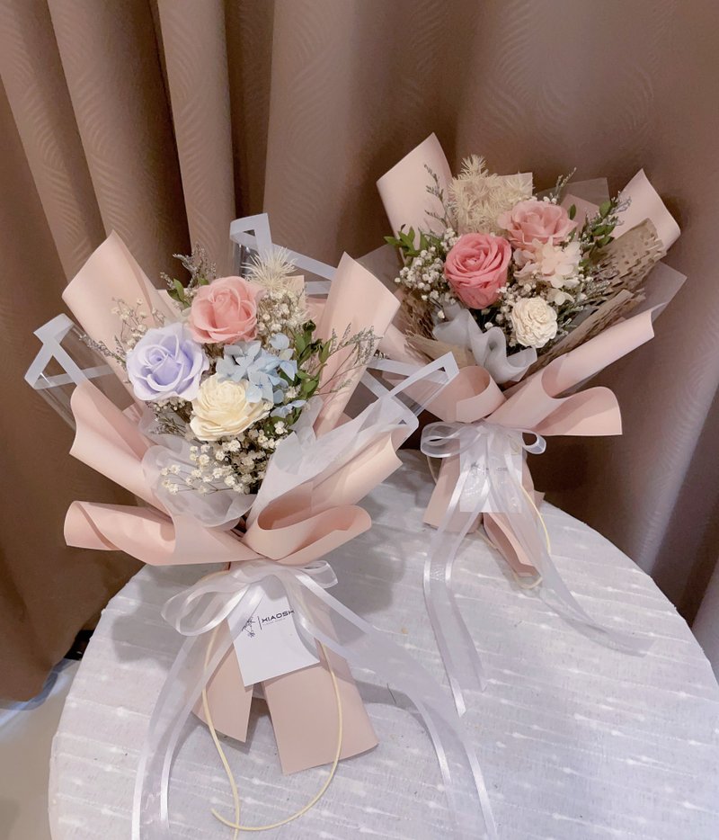 低彩度永生玫瑰花束 七夕情人節花束 永生花束 告白花束 外拍 - 乾燥花/永生花 - 植物．花 多色