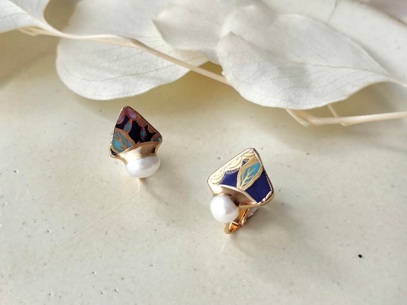 有田焼 　金継ぎ　ネジバネ式イヤリング　青　水色　リーフ柄　淡水パール　天然石　伝統工芸　No.414 - ピアス・イヤリング - 陶器 ブルー