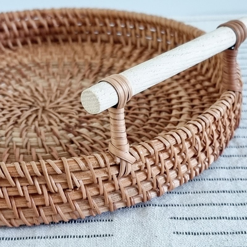 Rattan tray with wooden handle (thick rattan) - 盤子/餐盤/盤架 - 木頭 咖啡色