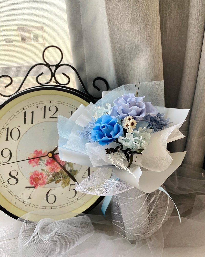 Elegant fog blue mesh eternal bouquet graduation bouquet birthday bouquet Valentine's Day gift writing card - Dried Flowers & Bouquets - Plants & Flowers Blue