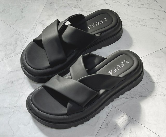 Black platform hot sale slippers