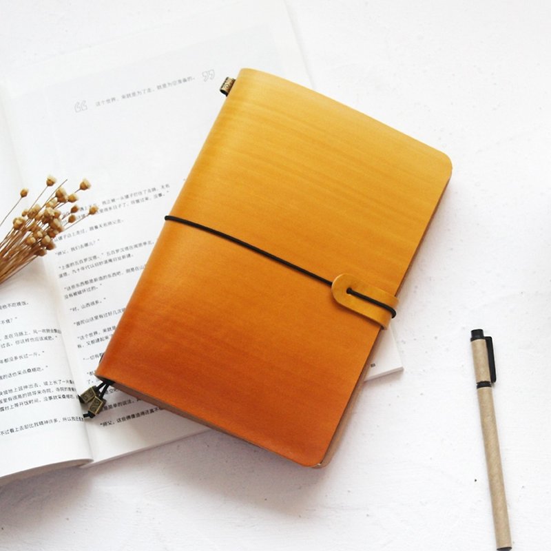 Gradient dyed yellow brown hand book cowhide notebook travel notebook can be customized graduation gift - สมุดบันทึก/สมุดปฏิทิน - หนังแท้ สีเหลือง