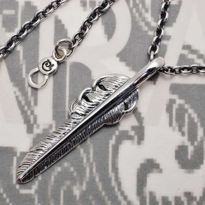 KAZEKIRI FEATHER SV PENDANT / Wind-cut feather Silver pendant [BASARA] - Necklaces - Other Metals Gray