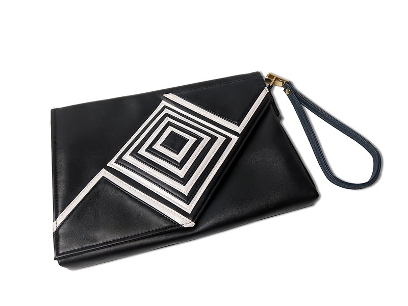 Ardennes Pyramid Three-dimensional Stacking Sandalwood Fragrance Clutch - Clutch Bags - Faux Leather Black