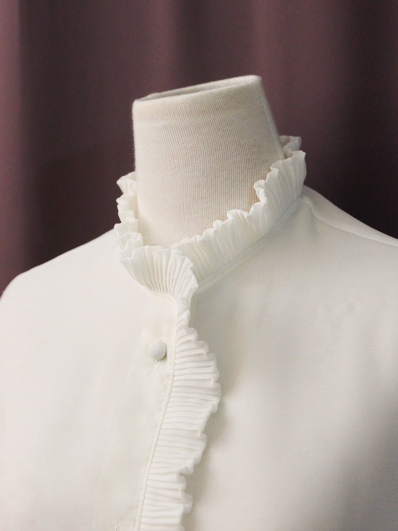 Vintage European French Elegant Stand Collar White Long Sleeve Vintage Shirt Vintage Blouse - เสื้อเชิ้ตผู้หญิง - เส้นใยสังเคราะห์ ขาว