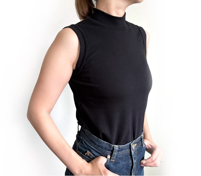 形にこだわった 大人のノースリーブハイネックTシャツ - 女 T 恤 - 棉．麻 黑色