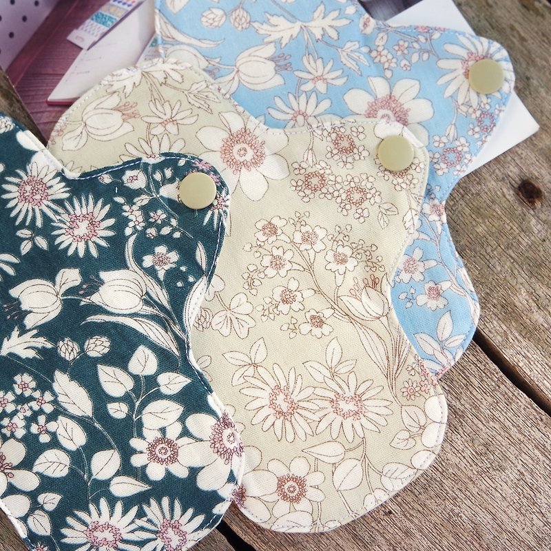 Cloth Sanitary Napkins_Environmentally Friendly Cloth / Elegant Floral (Three Pieces) - ของใช้ส่วนตัวผู้หญิง - ผ้าฝ้าย/ผ้าลินิน สีเขียว
