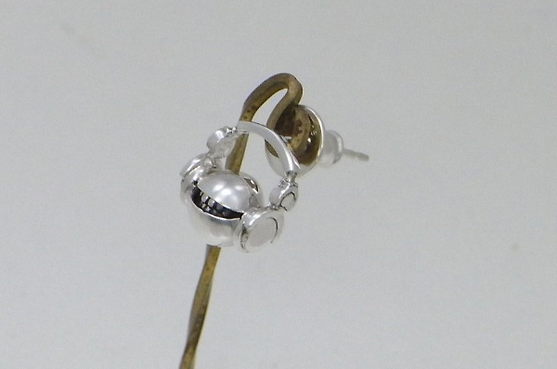 headphone nano Pierce (s_m-O.10) 微笑 銀 耳釘 穿孔耳环 頭戴耳機 sterling silver stud earring - ピアス・イヤリング - スターリングシルバー シルバー