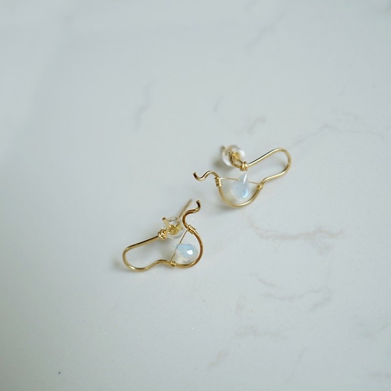 American-made 14K gold-infused moonstone curved human-shaped winding earrings/curved/~~~curved line - Earrings & Clip-ons - Other Metals White