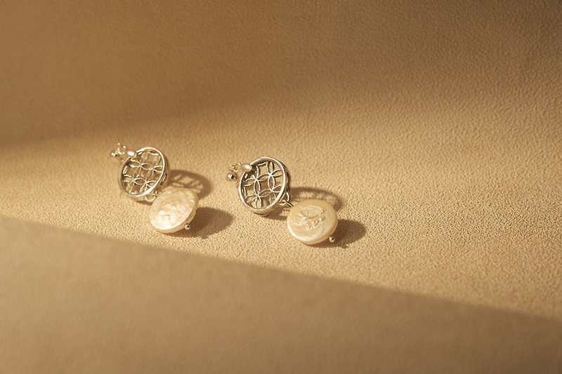 Treasures of the Deep Sea - Joint Limited Edition - Small Window Pearl Drop Earrings - Earrings & Clip-ons - Silver 