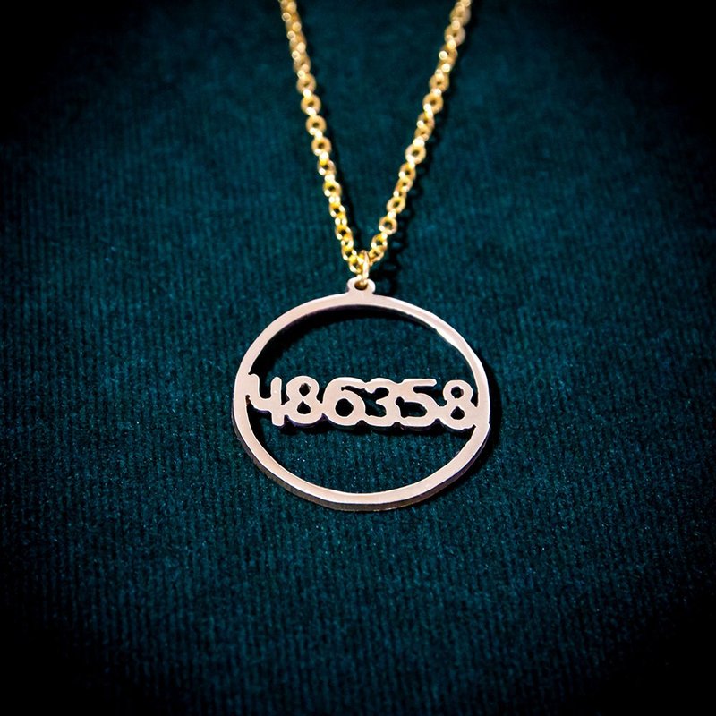 Amore Accessories : Customize number in round shape pendant - 項鍊 - 銅/黃銅 銀色