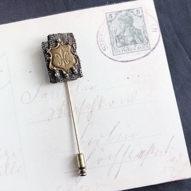 Lily&#39;s Medal Pin brooch Shield type emblem