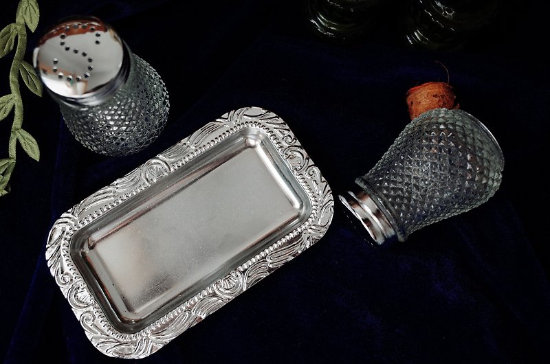 European Silver plated iron old chunk attachment carved cut glass jar two groups seasonings