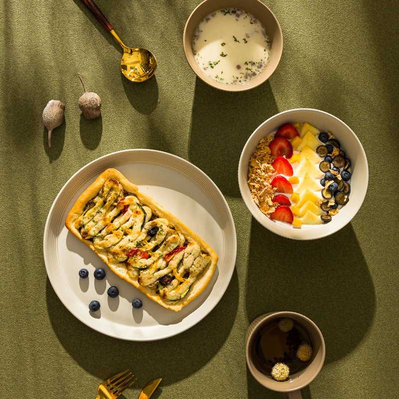 【New Product】WAGA Simple Striped Ceramic Plate (Cream) / A total of 3 styles - จานและถาด - เครื่องลายคราม ขาว