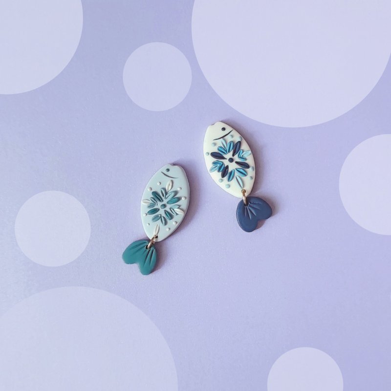 bi creature // Mediterranean small fish flower pattern handmade clay earrings - ต่างหู - ดินเหนียว สีน้ำเงิน