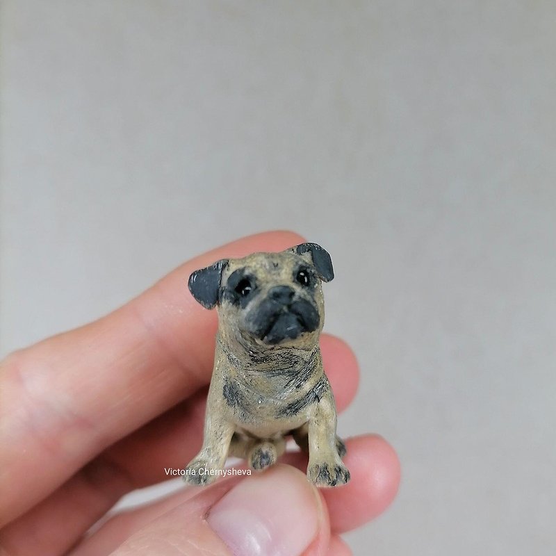 Miniature realistic pug dog 1: 12