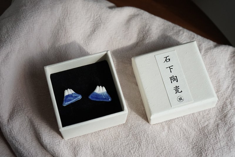 富士山耳環 - 耳環/耳夾 - 瓷 藍色