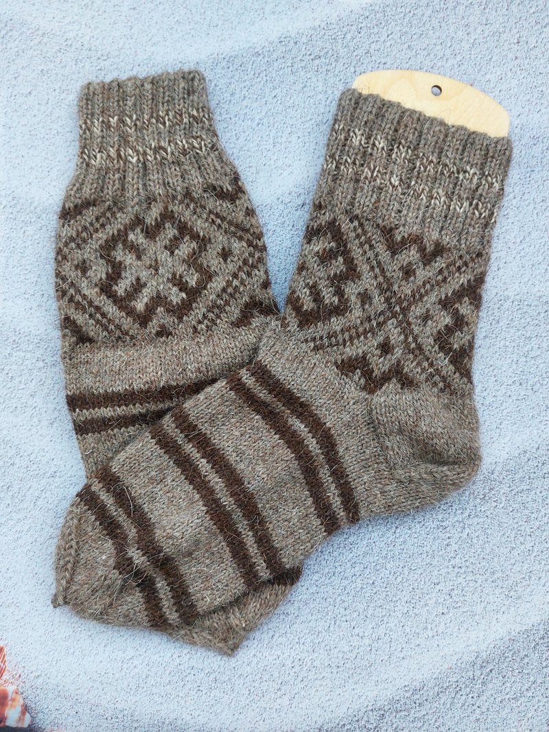 Men's handmade woolen socks in brown with a pattern - 襪子 - 羊毛 咖啡色