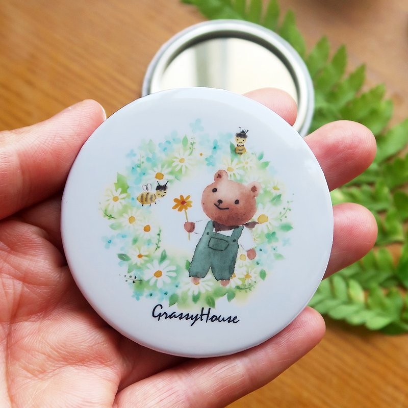 Portable Illustration Little Round Mirror-Little Bear&#39;s Garden