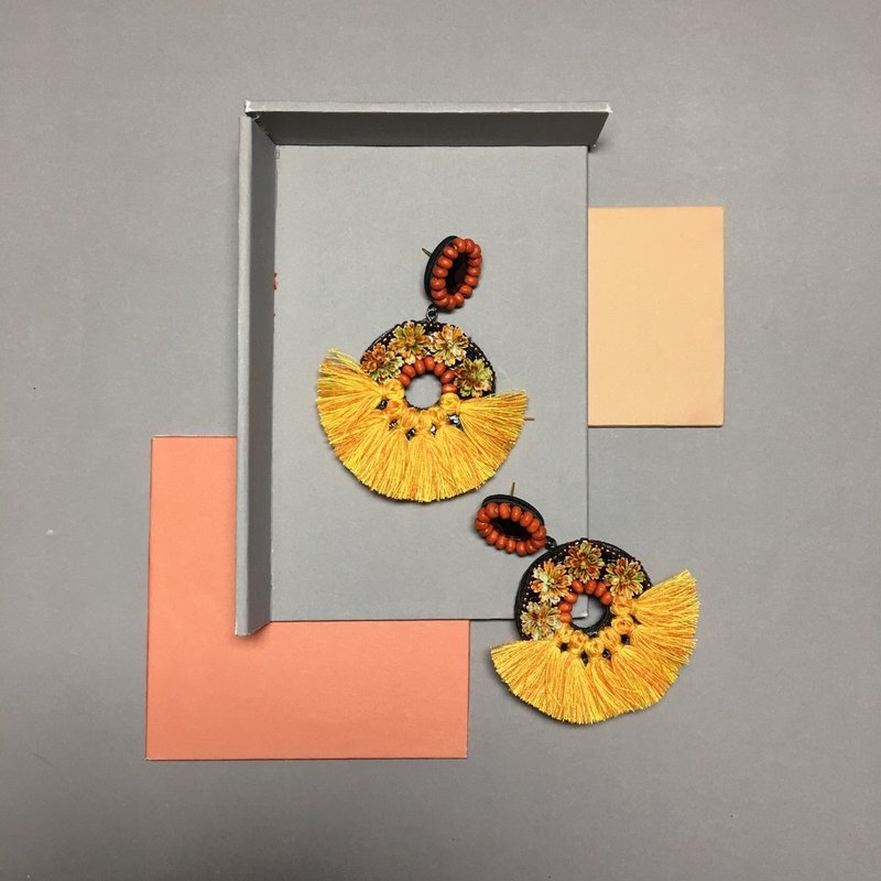 earrings : donut flower - 耳環/耳夾/耳骨夾 - 其他材質 橘色