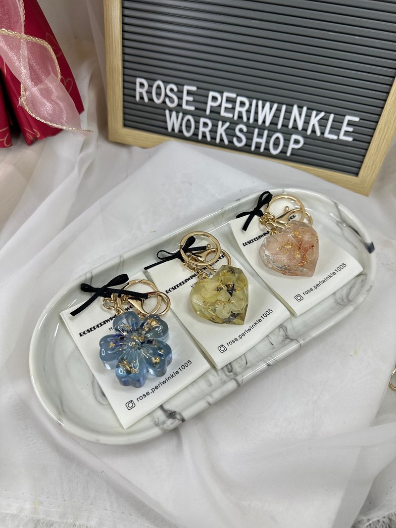 Crystal flower shape keychain - ที่ห้อยกุญแจ - เรซิน สีใส