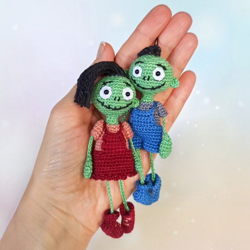 Zombie doll keychain, Halloween Décor, Creepy doll, Pocket monster 設計
