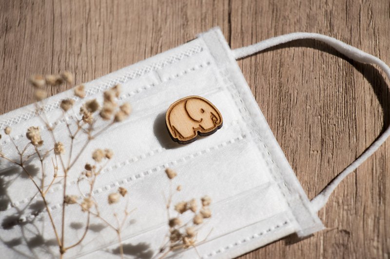 Wood Face Masks Brown - 【Pinkoi x miffy】Elephant Elephant Fragrance Mask Buckle/Magnetic Pin