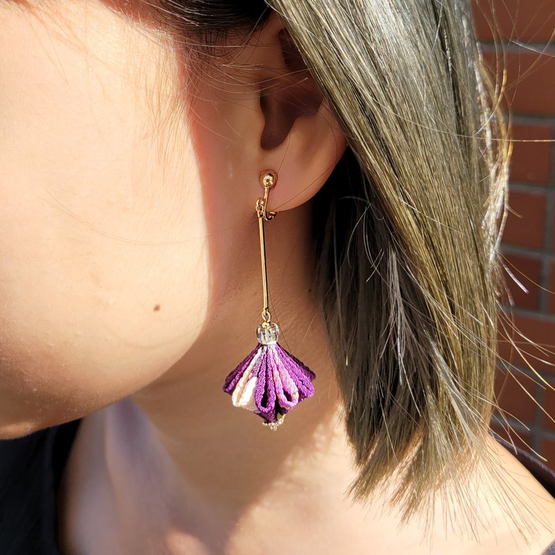 【Miyazaki Craftsmanship] Miyazaki cone-shaped flower ball earrings - Earrings & Clip-ons - Polyester Purple