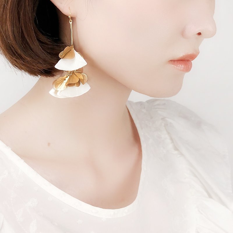 Asymmetrical shell romantic gold-plated hypoallergenic earrings Clip-On - Earrings & Clip-ons - Shell Khaki