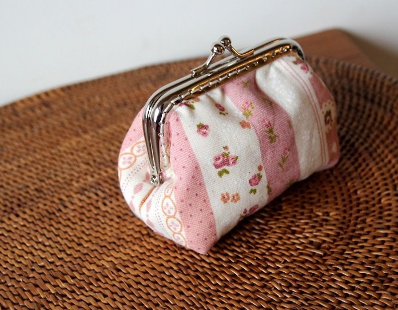9公分粉紅直條紋浪漫方形口金包