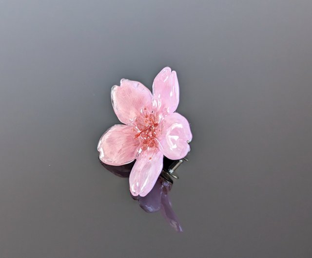 Early Bloom 本物のお花 早咲き桜のタックピン ピンブローチ