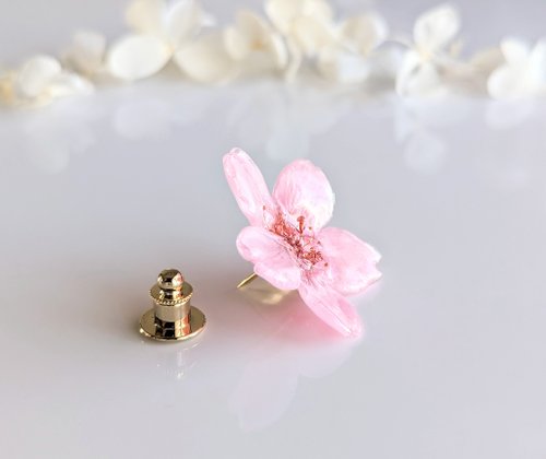 Early Bloom 本物のお花 早咲き桜のタックピン ピンブローチ