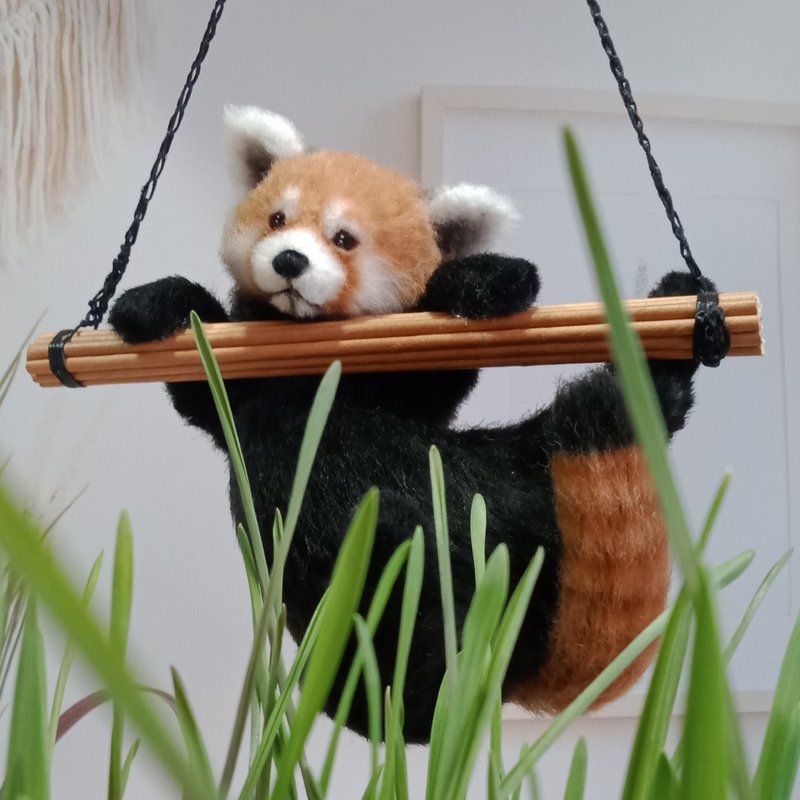 Available Realistic Miniature crochet Red Panda hanging figurine - 玩偶/公仔 - 其他材質 黑色