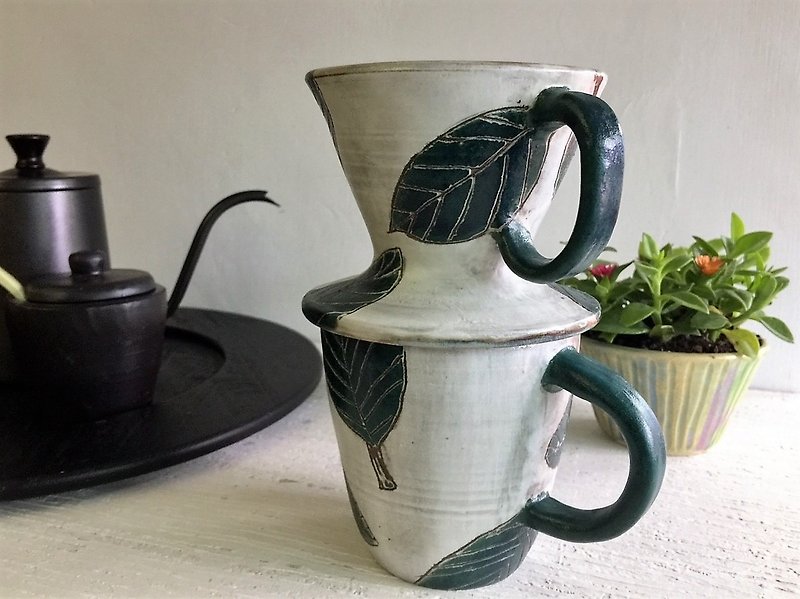 陶器 マグカップ ホワイト - 紫陽花の祝福_陶器のマグカップ