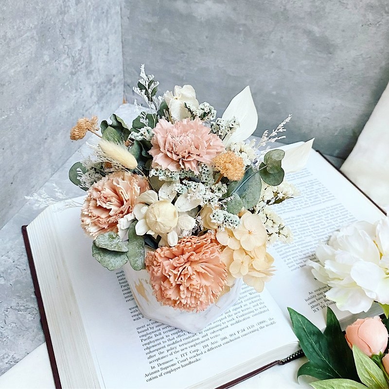 [Carnation eternal flower platinum luxury marble potted flower] My best friend’s mother—open and forward type - ช่อดอกไม้แห้ง - พืช/ดอกไม้ สีกากี
