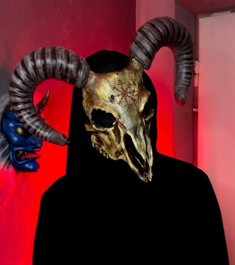 Goat Skull Mask, Gold mask wearable, Baphomet mask, Halloween mask, Goat Cosplay - 口罩/口罩收納套 - 樹脂 金色