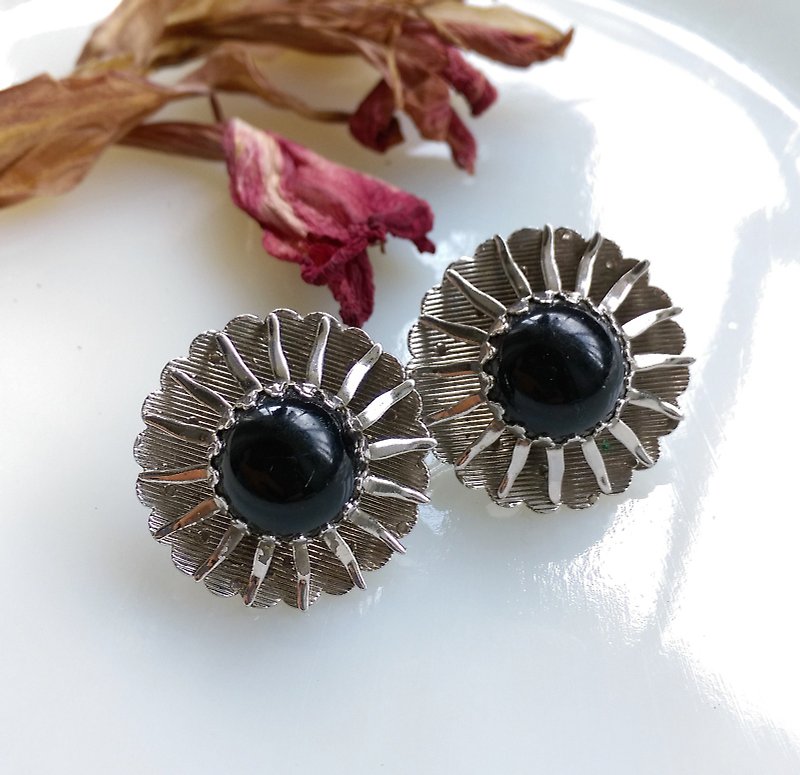 [Western antique jewelry / old age] SARAH COV Black Beauty clip earrings - ต่างหู - โลหะ สีดำ