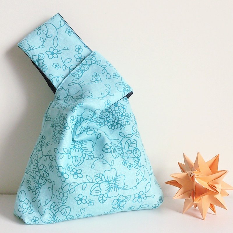 【In Stock】Knot Bag (Reversible, Aqua-Green floral print x Dk Blue) - กระเป๋าถือ - ผ้าฝ้าย/ผ้าลินิน สีเขียว