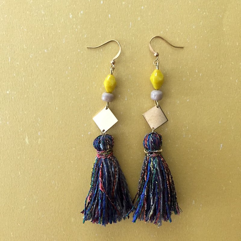 Handmade tassel earrings  |  x'mas present  |  yellow brass  |  prefect little gift - ต่างหู - ผ้าฝ้าย/ผ้าลินิน สีเหลือง