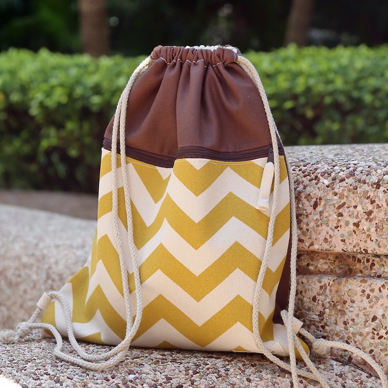 Silverbreeze~Bundle Back Backpack/Front Zipper Bag~V-pattern (B100) - Drawstring Bags - Cotton & Hemp Brown