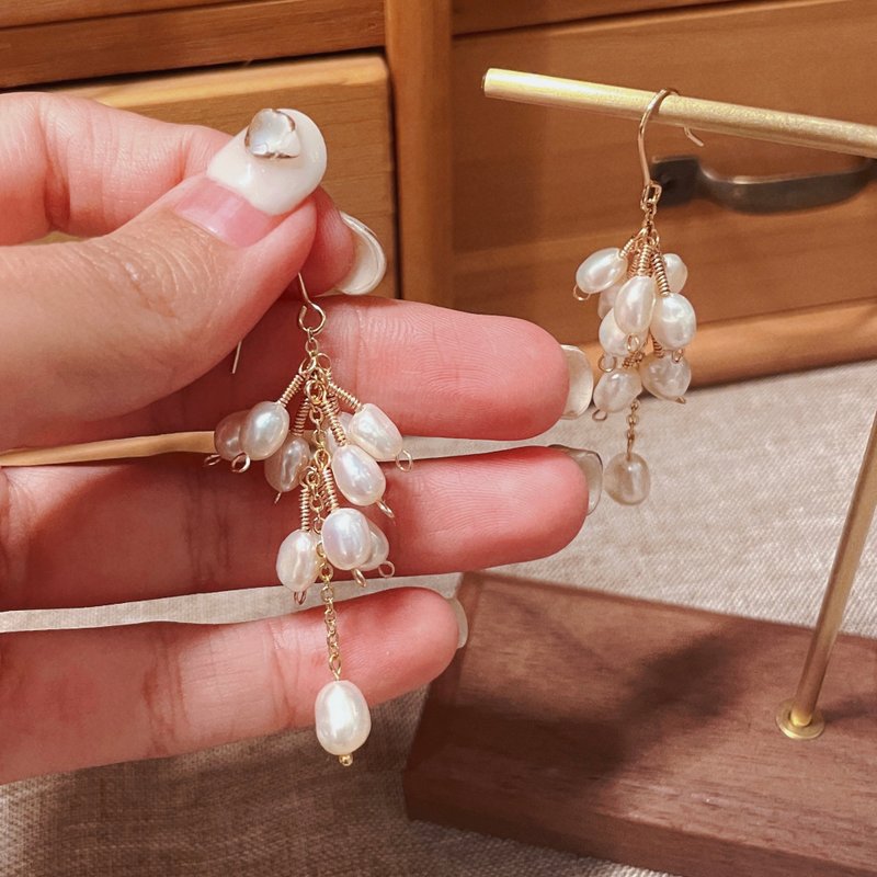 Amalienburg | Pearl Drop Earrings/ Clip-On - Earrings & Clip-ons - Pearl Gold