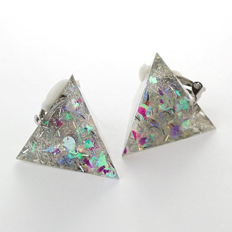 Triangle earrings (Kagayaki) - ต่างหู - วัสดุอื่นๆ สีเงิน